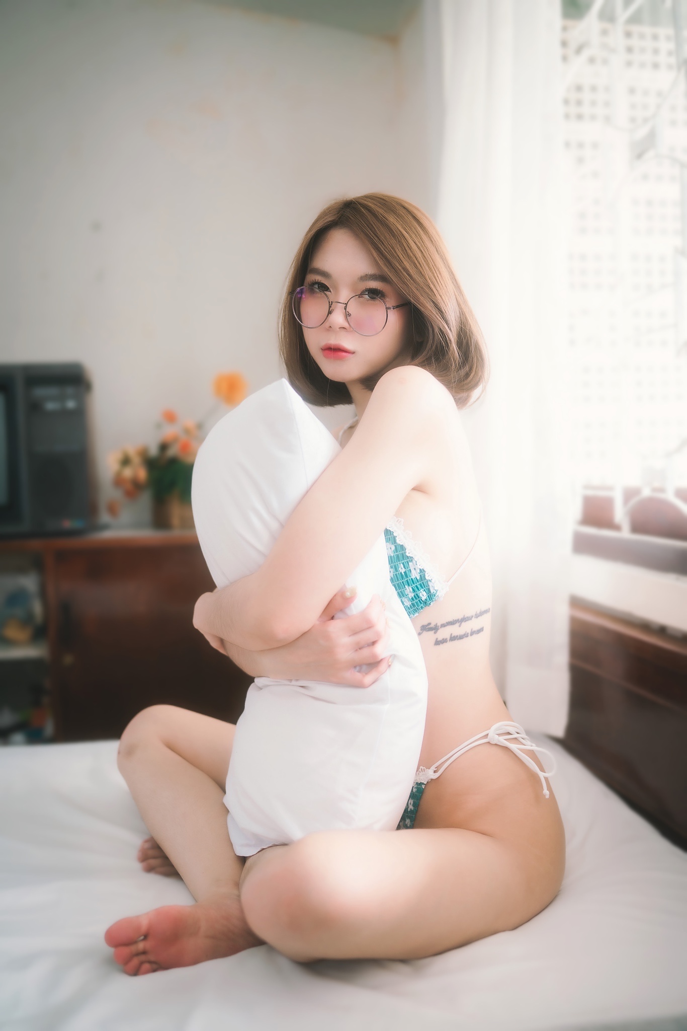 น้อง ขวัญแว่น สาวใส่แว่น ตัวเล็ก สุดเซ็กซี่ ผมสั้น แถมเนินหน้าอกใหญ่ 22