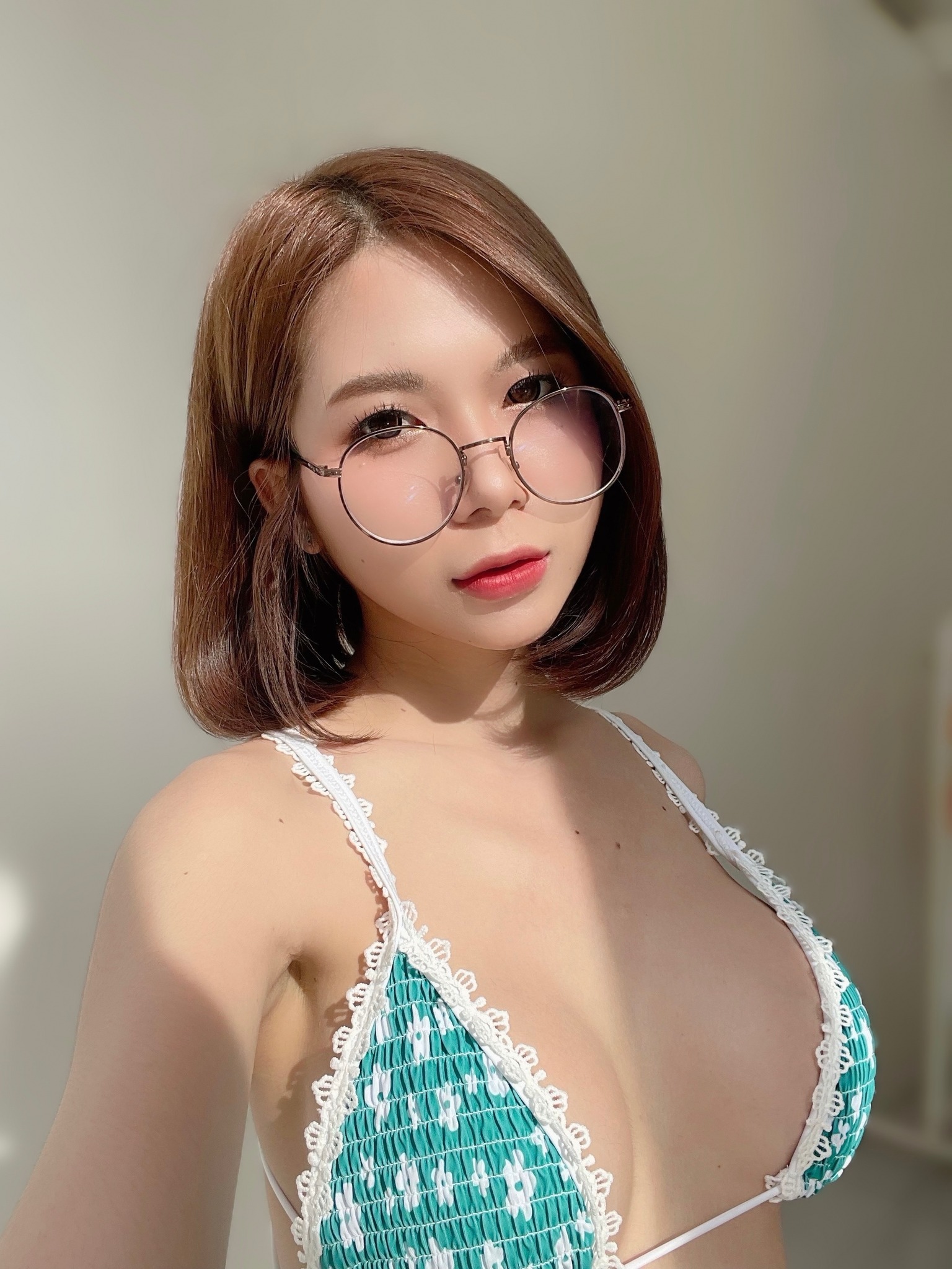 น้อง ขวัญแว่น สาวใส่แว่น ตัวเล็ก สุดเซ็กซี่ ผมสั้น แถมเนินหน้าอกใหญ่ 33