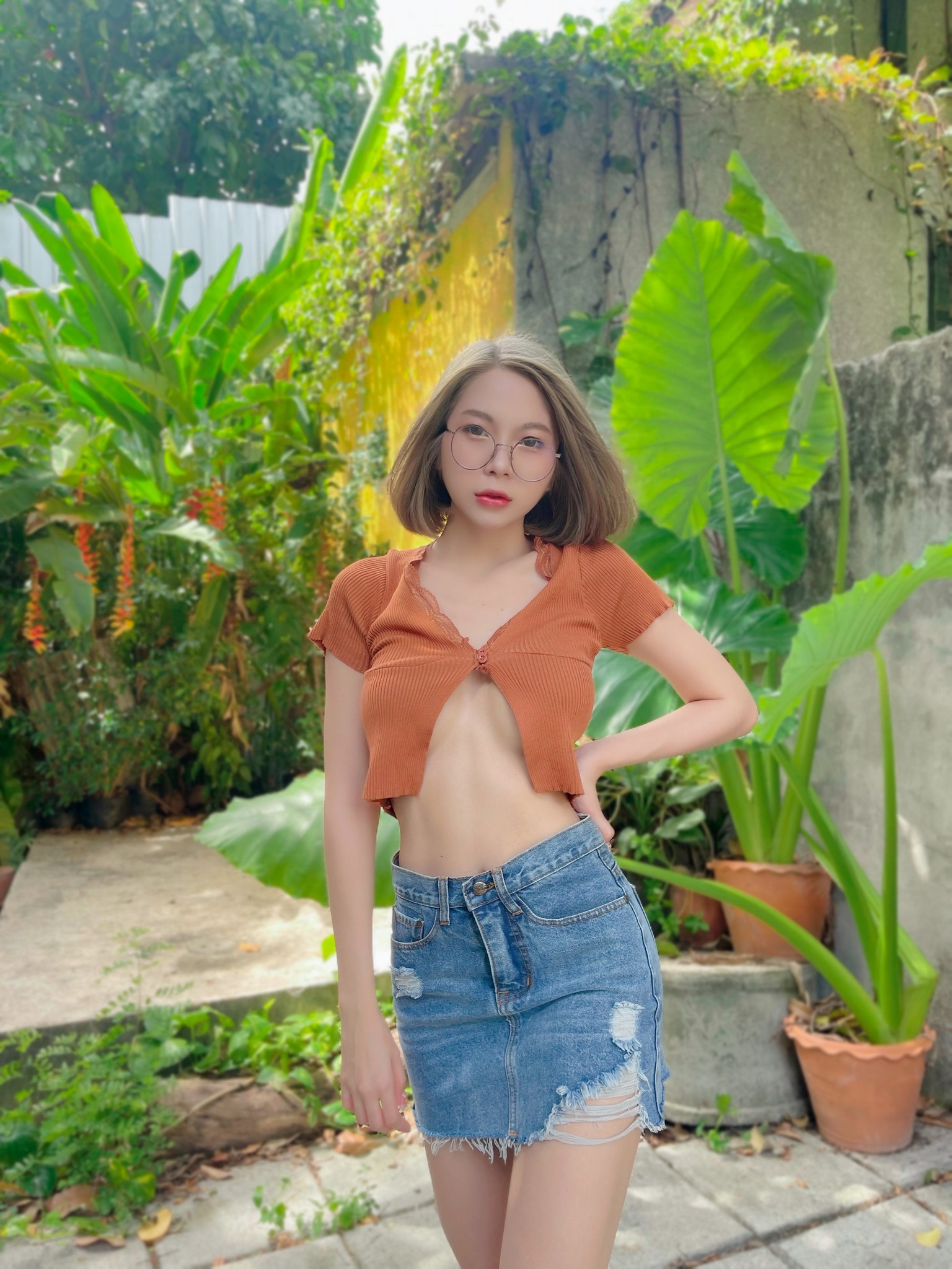 น้อง ขวัญแว่น สาวใส่แว่น ตัวเล็ก สุดเซ็กซี่ ผมสั้น แถมเนินหน้าอกใหญ่ 37