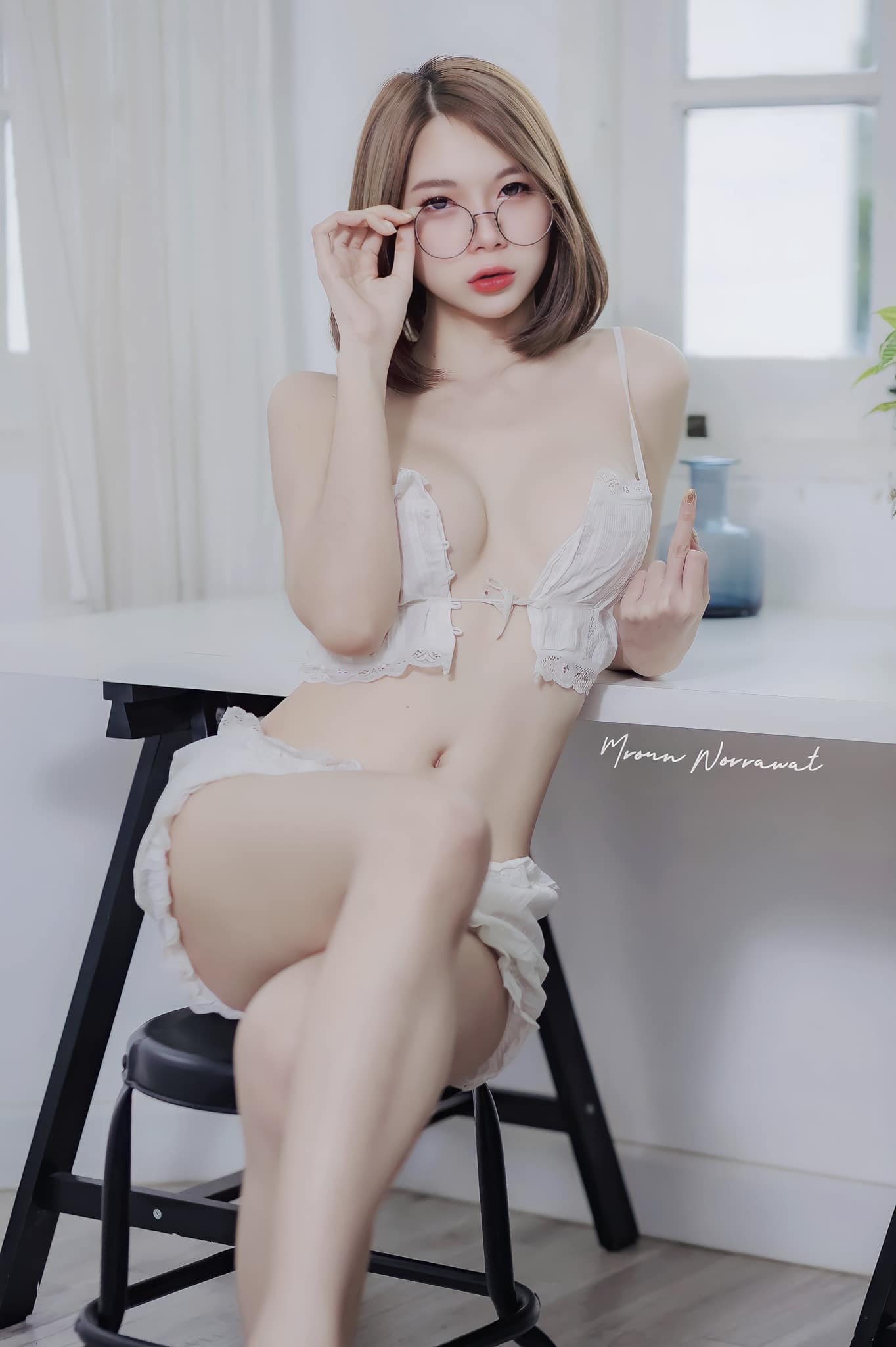 น้อง ขวัญแว่น สาวใส่แว่น ตัวเล็ก สุดเซ็กซี่ ผมสั้น แถมเนินหน้าอกใหญ่ 40