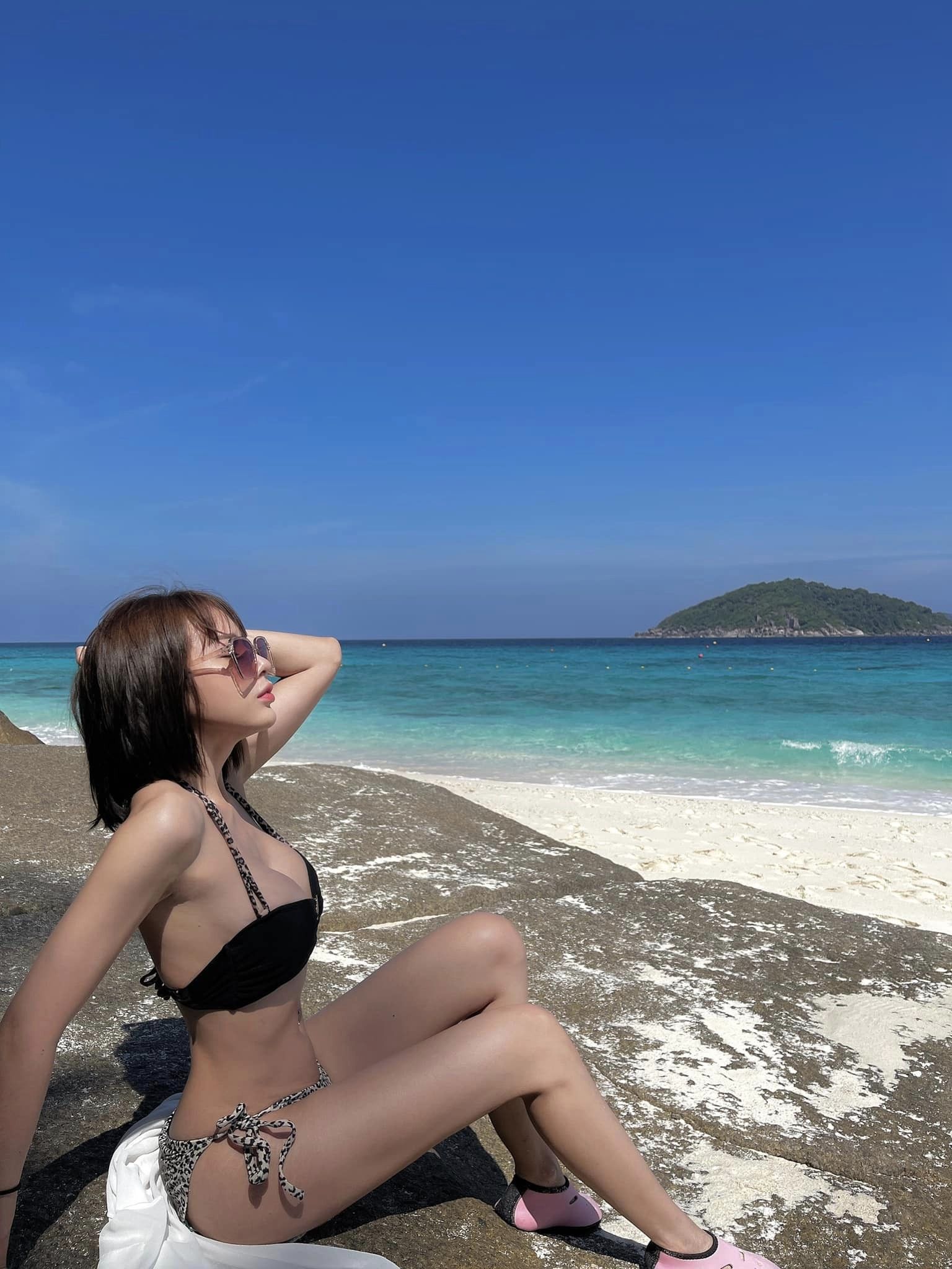 น้อง ฟางโกะ สาวผมสั้น ใส่แว่น สุดเซ็กซี่ที่ใครๆก็ต้องถามหาเธอ 32