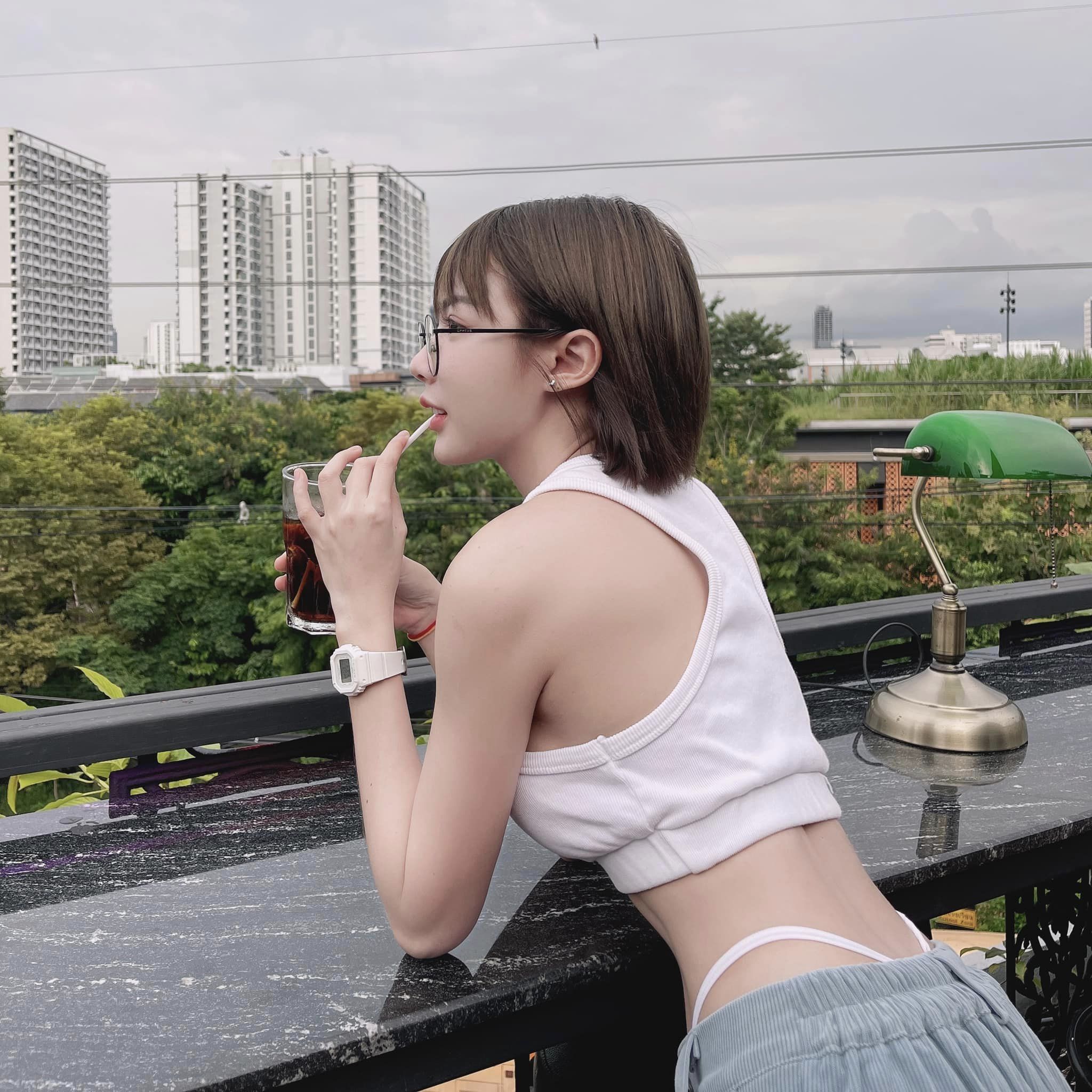 น้อง ฟางโกะ สาวผมสั้น ใส่แว่น สุดเซ็กซี่ที่ใครๆก็ต้องถามหาเธอ 44