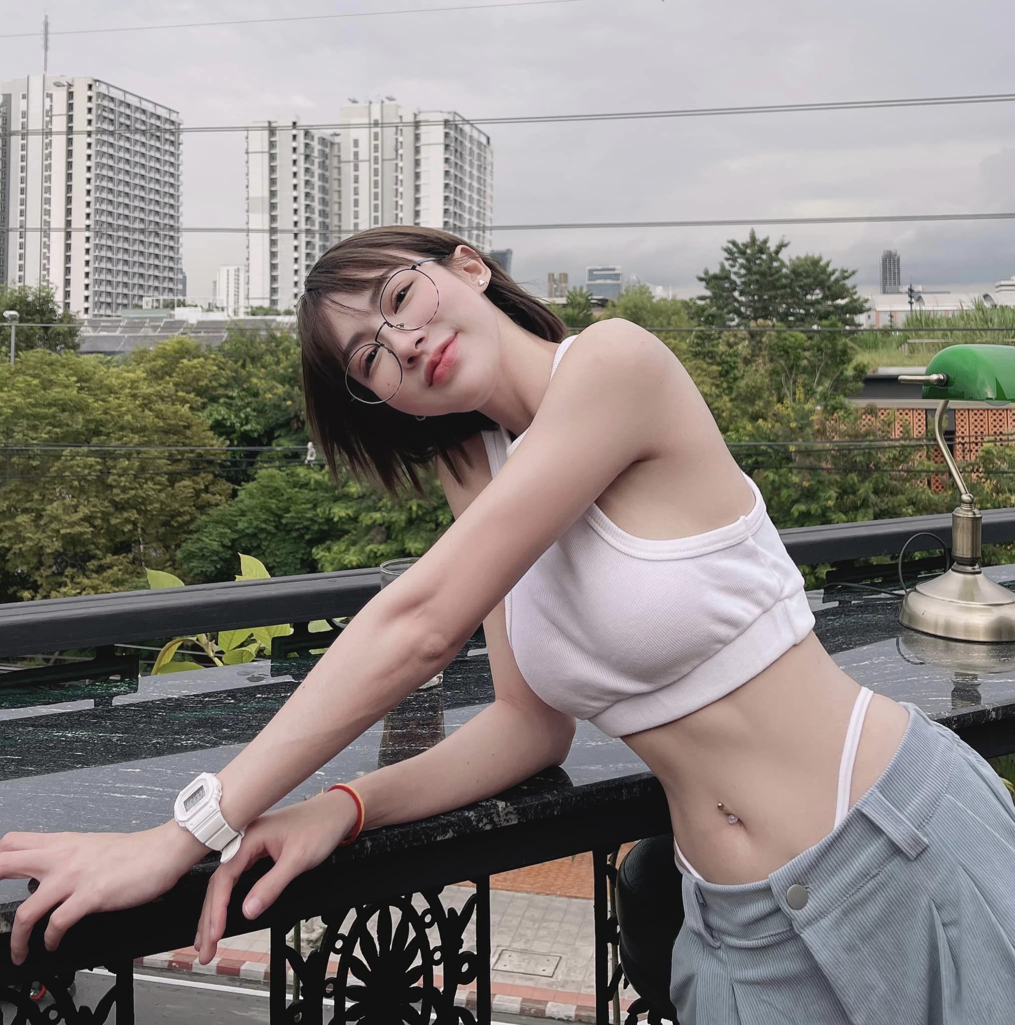 น้อง ฟางโกะ สาวผมสั้น ใส่แว่น สุดเซ็กซี่ที่ใครๆก็ต้องถามหาเธอ 45