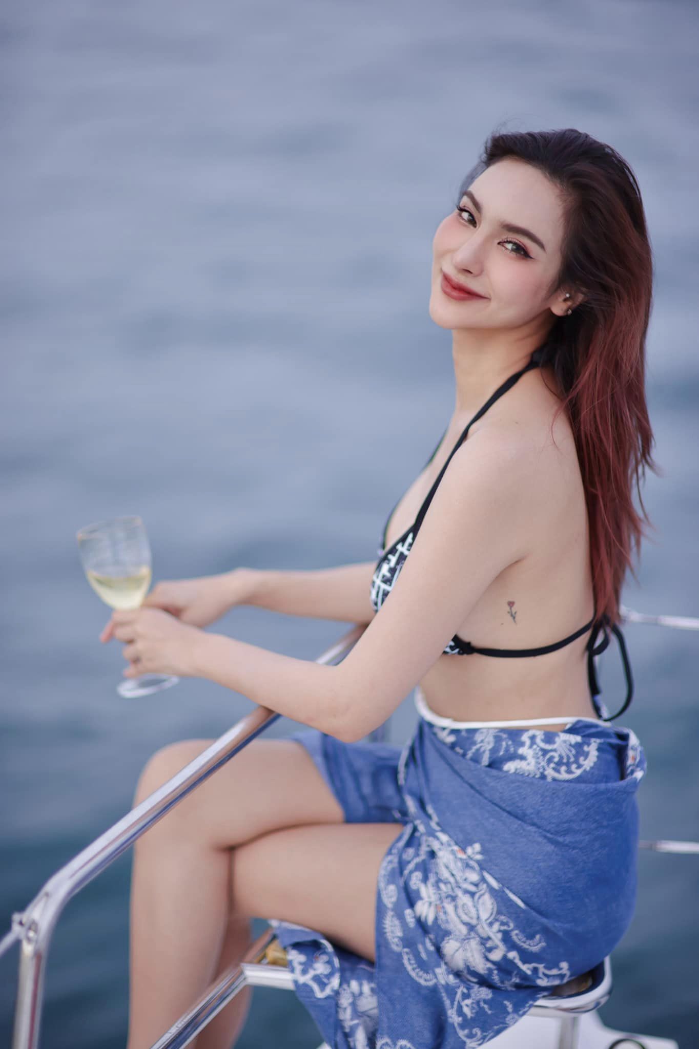อีฟ ชญานิศฐ์ ดาราเซ็กซี่ระดับแถวหน้า แถมยังโชว์หุ่นSEXลงโซเชี่ยวด้วย 46