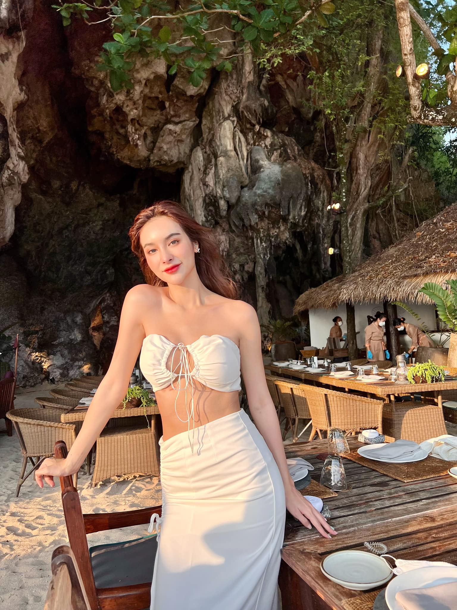 อีฟ ชญานิศฐ์ ดาราเซ็กซี่ระดับแถวหน้า แถมยังโชว์หุ่นSEXลงโซเชี่ยวด้วย 53