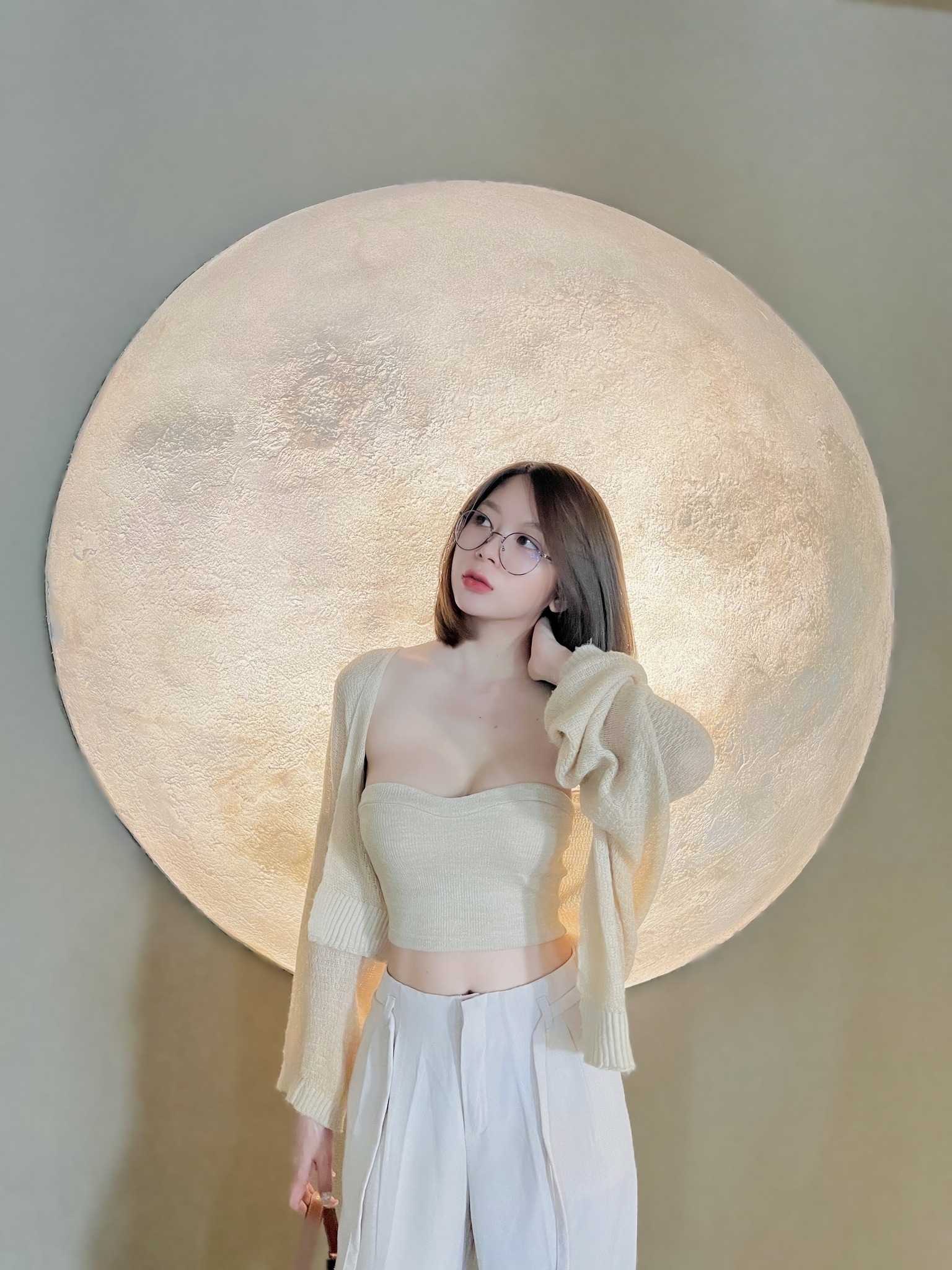 น้อง ขวัญแว่น สาวใส่แว่น ตัวเล็ก สุดเซ็กซี่ ผมสั้น แถมเนินหน้าอกใหญ่ 61
