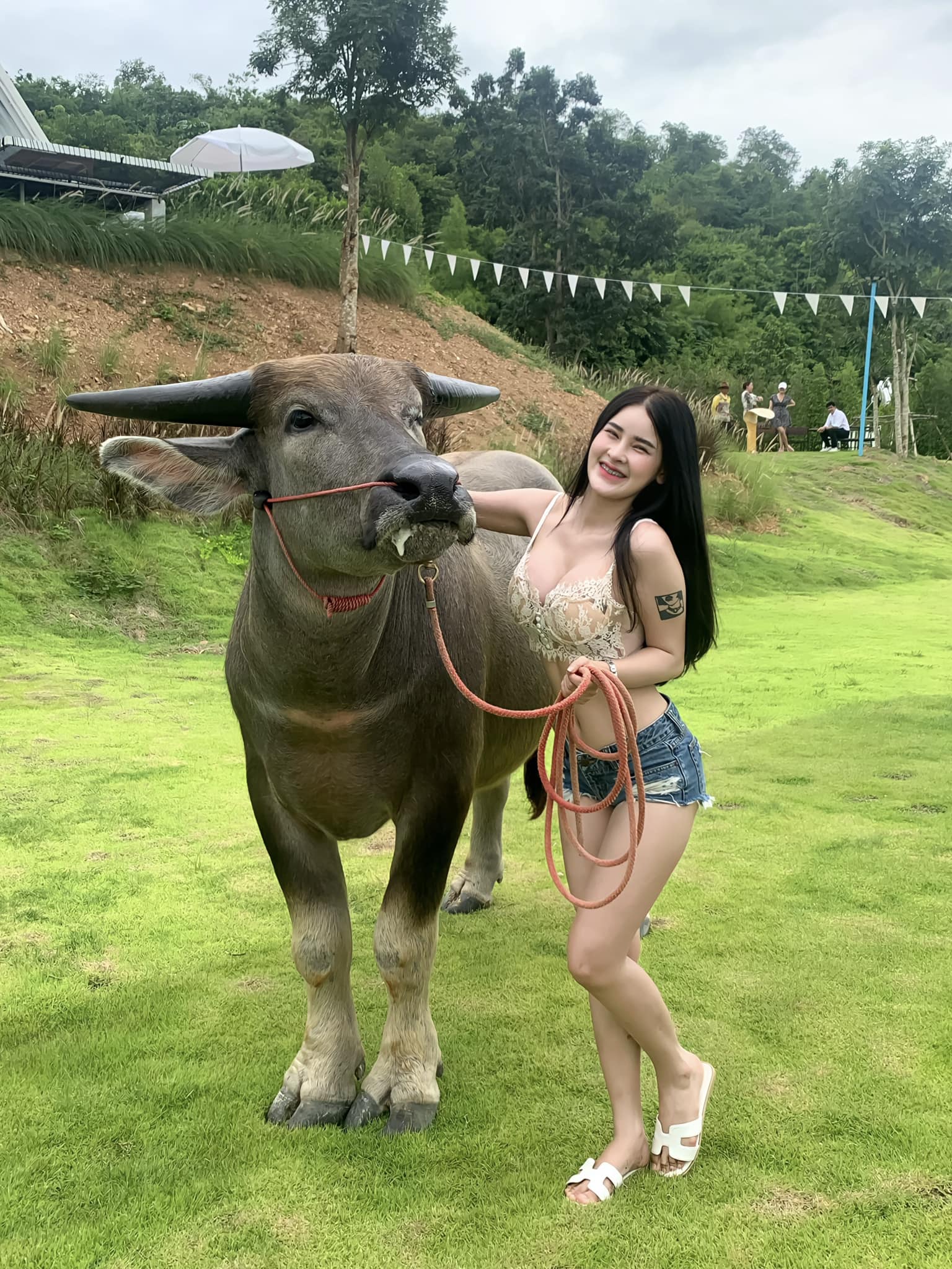 น้องพะพอย สาวดัดฟันขาวสวยหุ่นดีน่าโดนสุดๆลีลาเด็ดโดนใจหนุ่มๆ 59