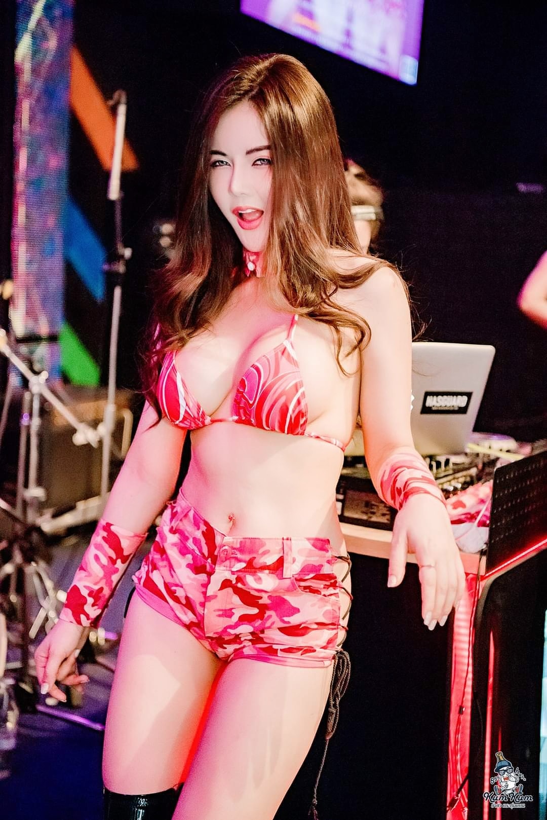 DJน้องนุ๊กนิ๊ก สาวสวยผิวเนีนยขาวหุ่นดีลีลาเด็ด ท่าเต้นนี่เล้าใจวันรุ่นสุดๆ 40