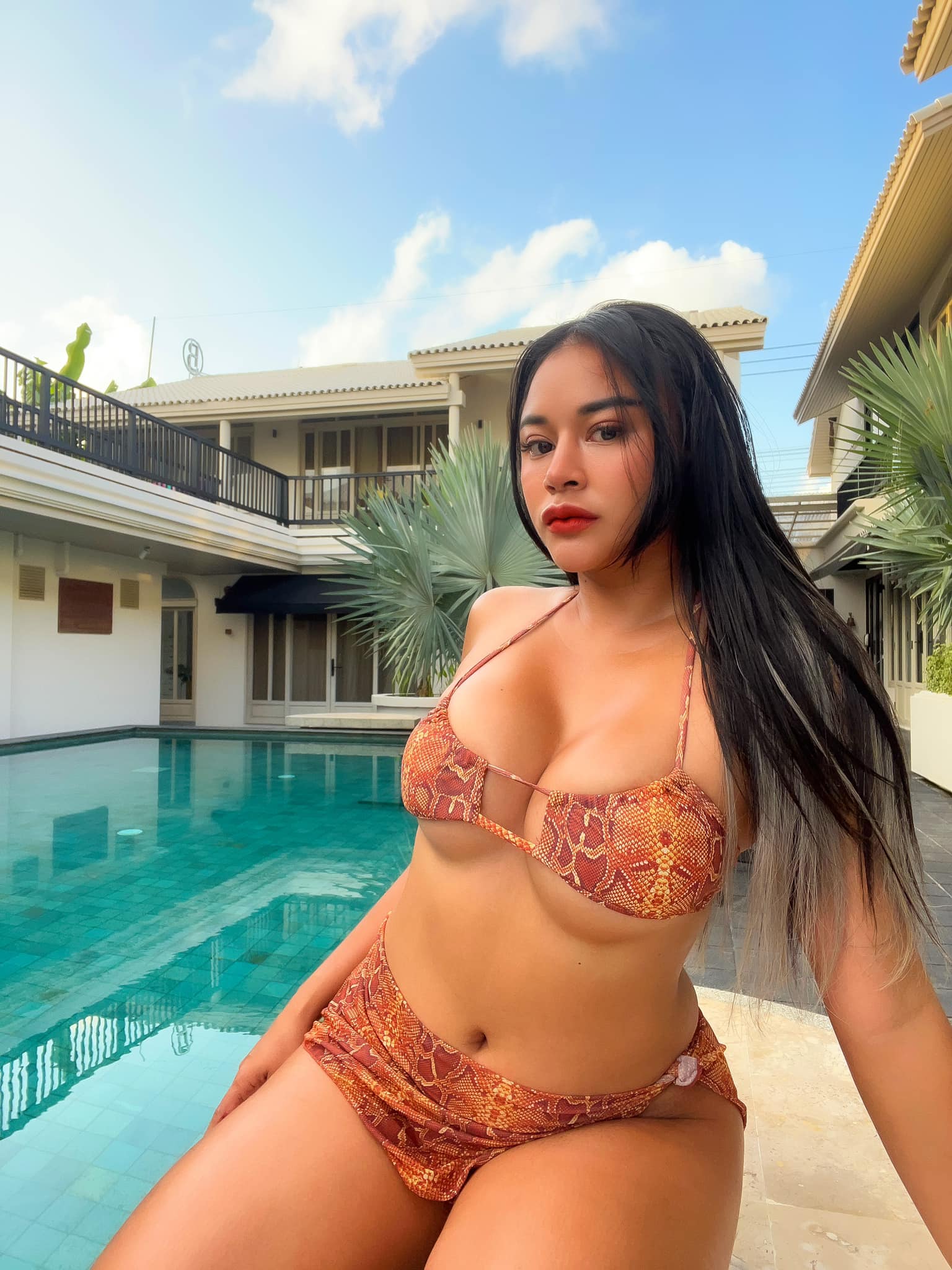 ปิ่น กาญจนาพร ไบค์เกอร์สาวสวยหุ่นแซ่บเผ็ดหุ่นปังผิวสีแทนที่มาแรงสุดๆ 13