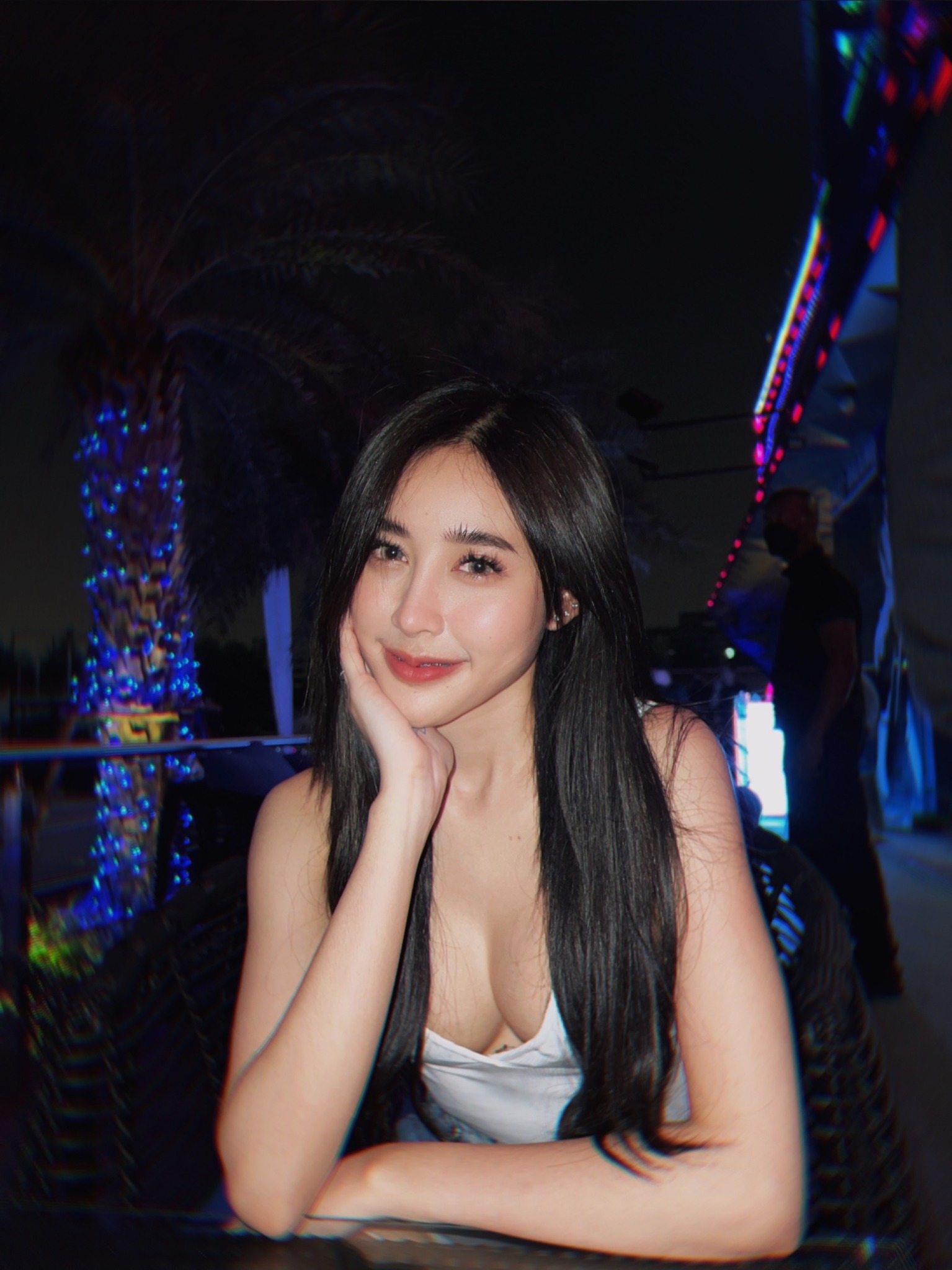 น้องนิวตัน สาวน้อยสุดแซ่บที่กำลังเป็นที่น่าจับตามองบนโลกออนไลน์ 4