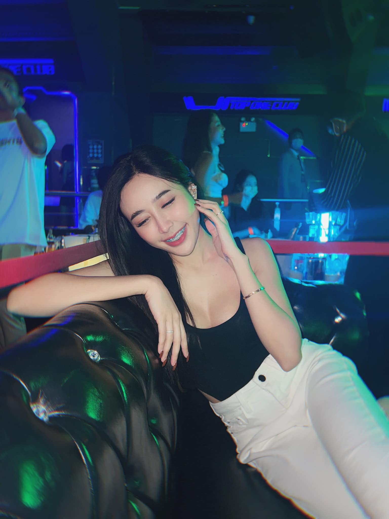 น้องนิวตัน สาวน้อยสุดแซ่บที่กำลังเป็นที่น่าจับตามองบนโลกออนไลน์ 6