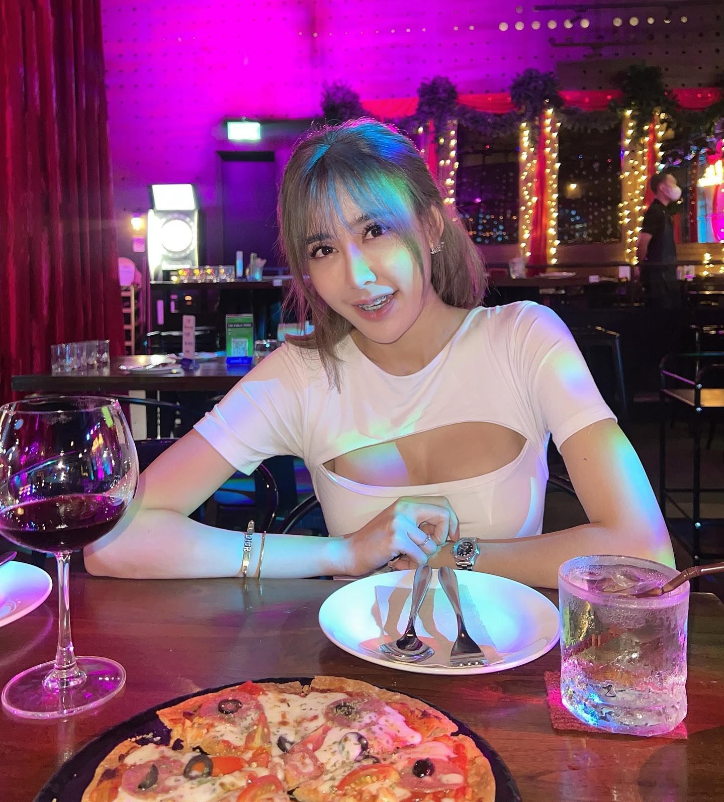 น้องนิวตัน สาวน้อยสุดแซ่บที่กำลังเป็นที่น่าจับตามองบนโลกออนไลน์ 21