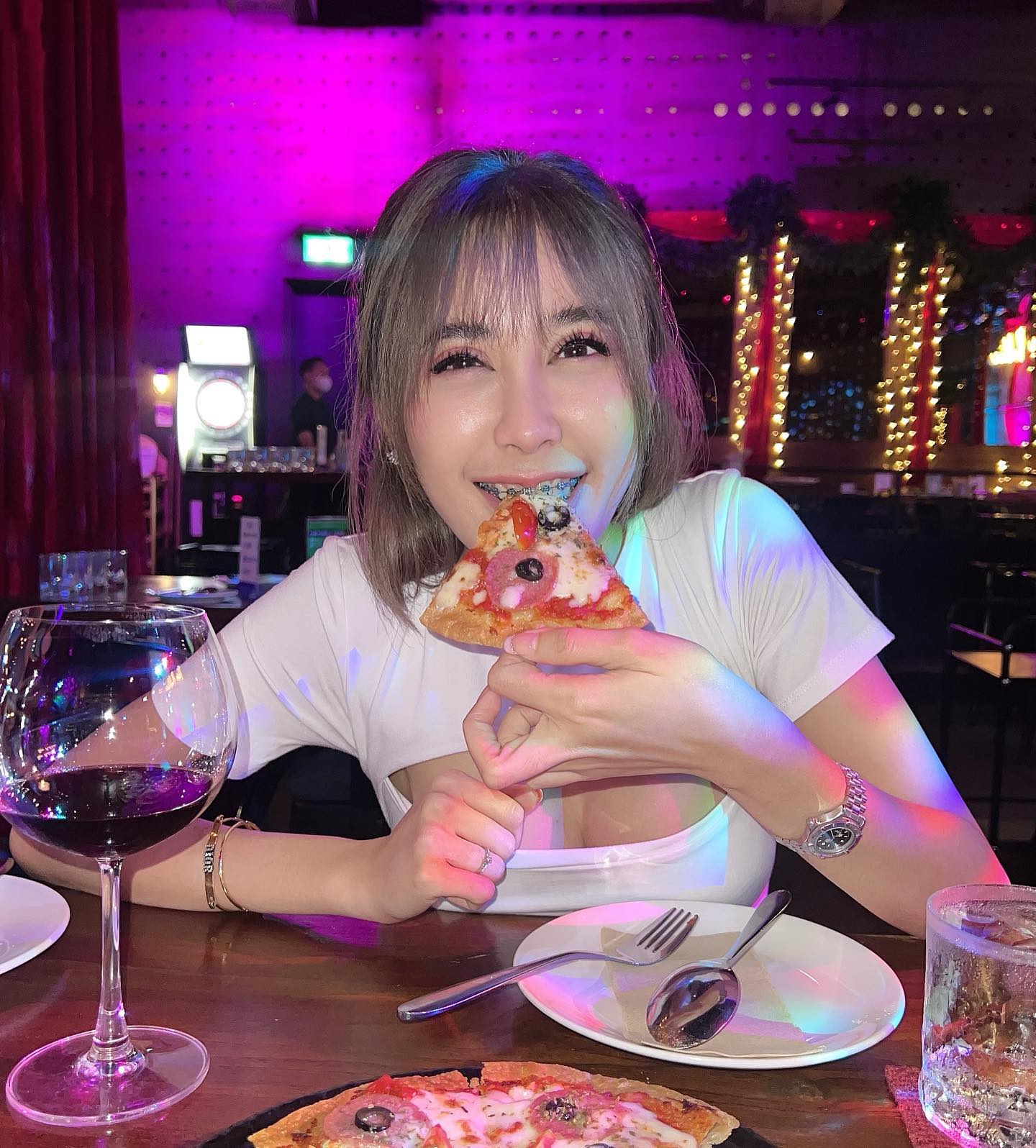 น้องนิวตัน สาวน้อยสุดแซ่บที่กำลังเป็นที่น่าจับตามองบนโลกออนไลน์ 22