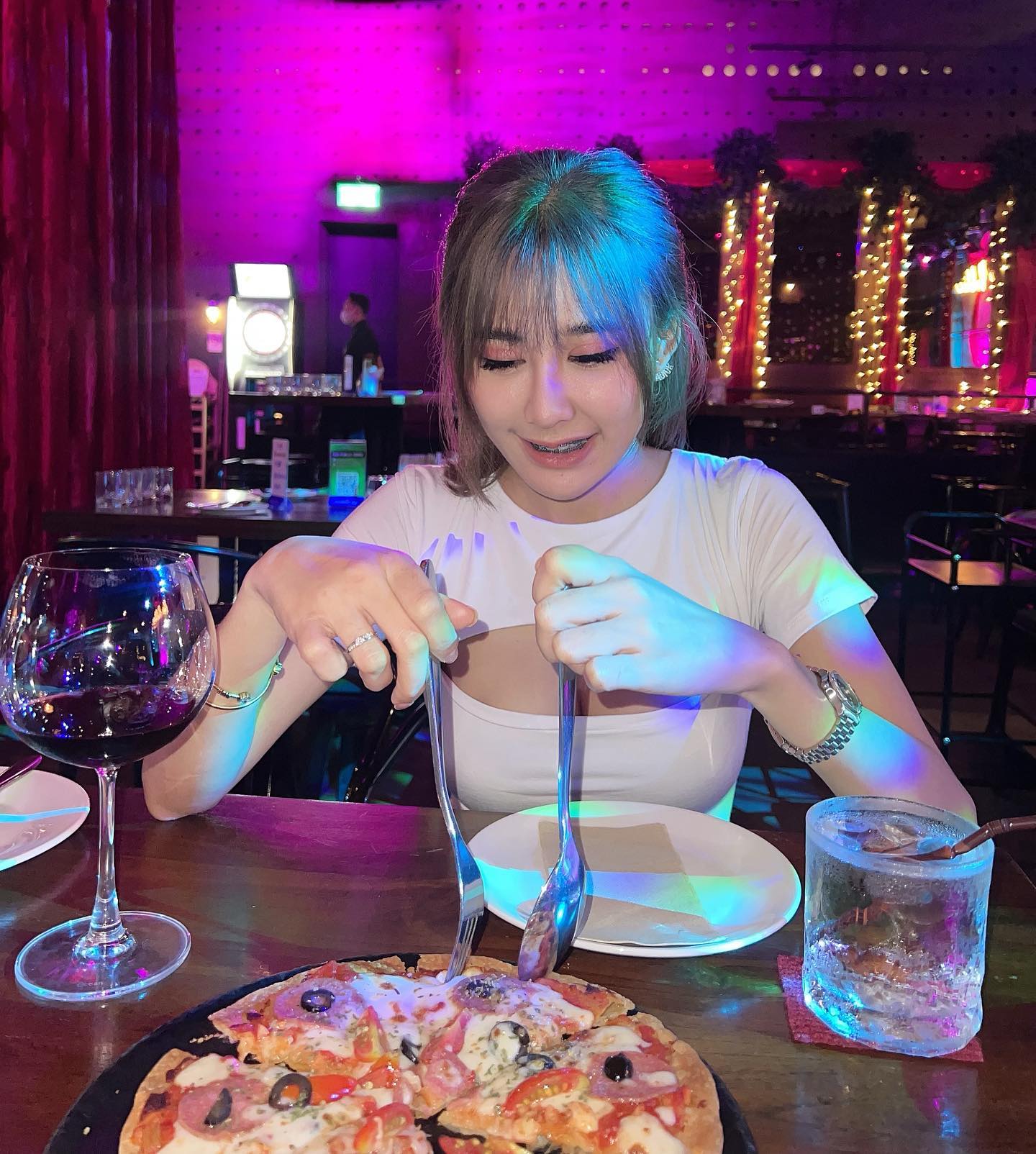 น้องนิวตัน สาวน้อยสุดแซ่บที่กำลังเป็นที่น่าจับตามองบนโลกออนไลน์ 23