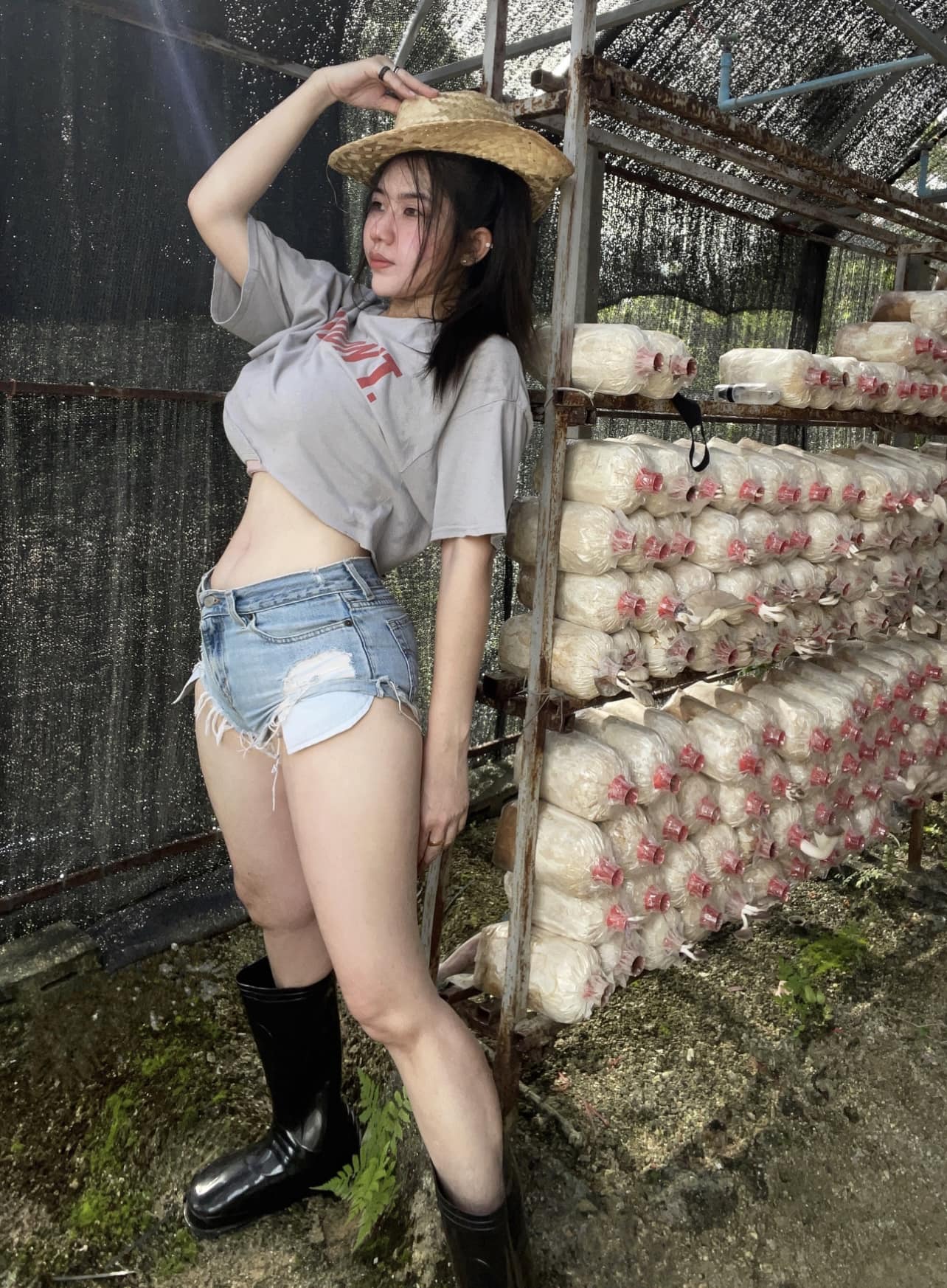 น้องมิก้า เจ้าของฟาร์มเห็ดกับหุ่นสุดเอ็กซ์ดังไกลข้ามแดนอกใหญ่เซ็กซี่18+ 30