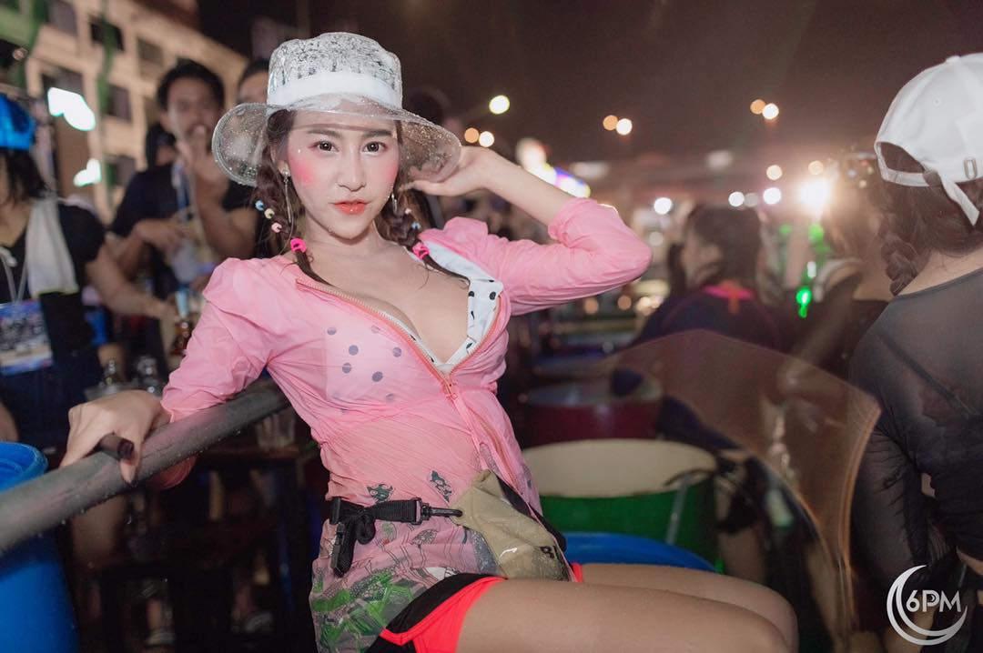 ชมภู่ ชลชญา สาวFHMสวยน่ารักความสามารถล้นๆชอบฟุตบอลทีมหงส์แดง 37