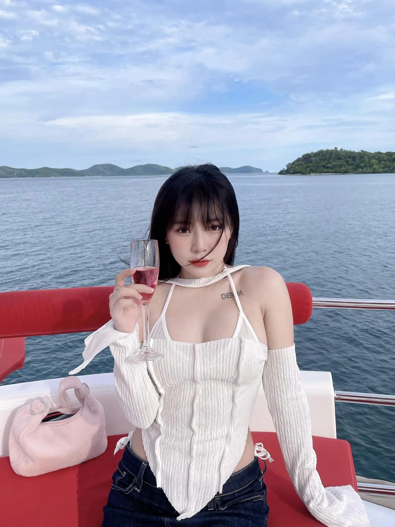 เอมมี่ สุนันทา จากเน็ตไอดอลสาวสวยสู่สตรีมเมอร์สุดแซ่บ 36