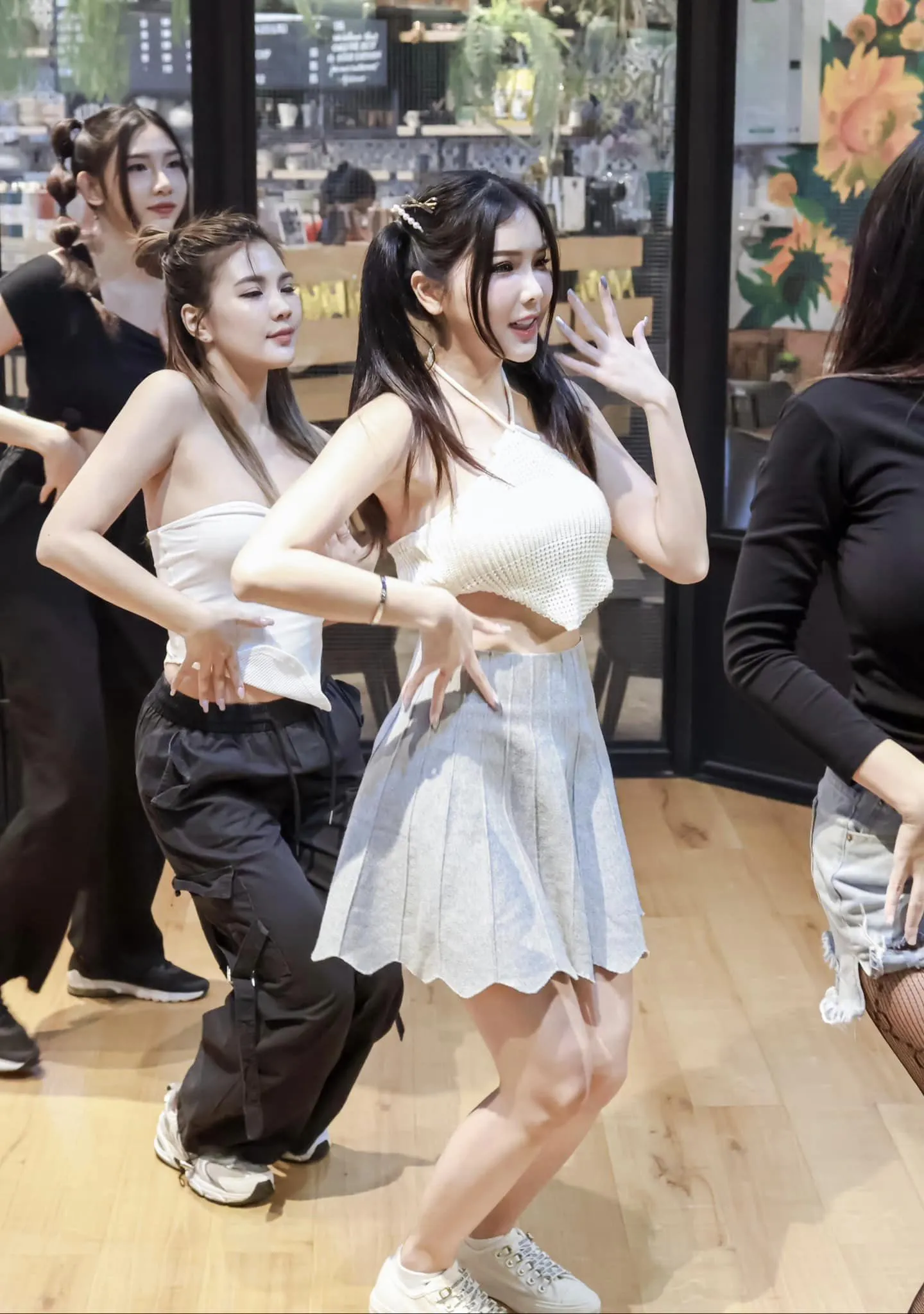 ใบเฟิร์น พิชญ์ชามญช์ เน็ตไอดอลสาวสวยสุดเซ็กซี่ดาว Onlyfans 4