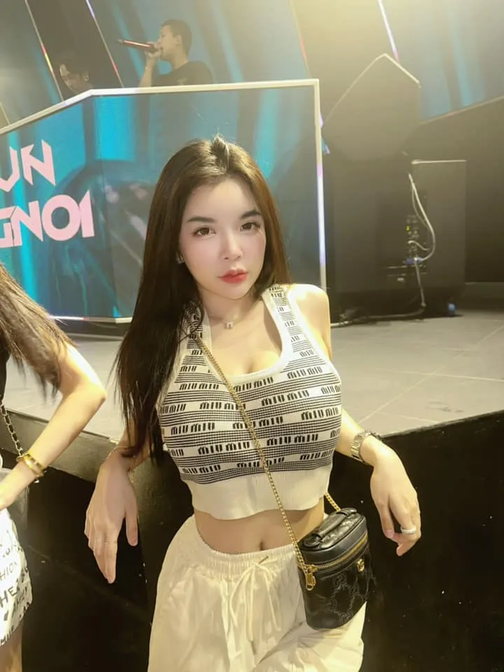 น้องสปายจุ้บ เน็ตไอดอลสาวสวยหุ่นเซี๊ยะดาว Onlyfans 16