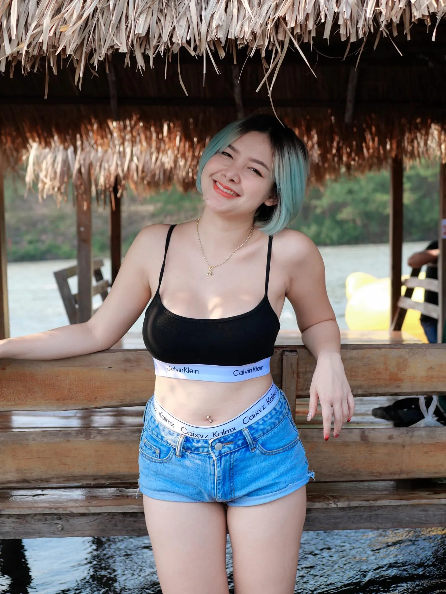 ปูเปรี้ยว พรธวัล เน็ตไอดอลสาวสุดเซ็กซี่ ผลงานสุดแซ่บ 18+ มาแรง 34