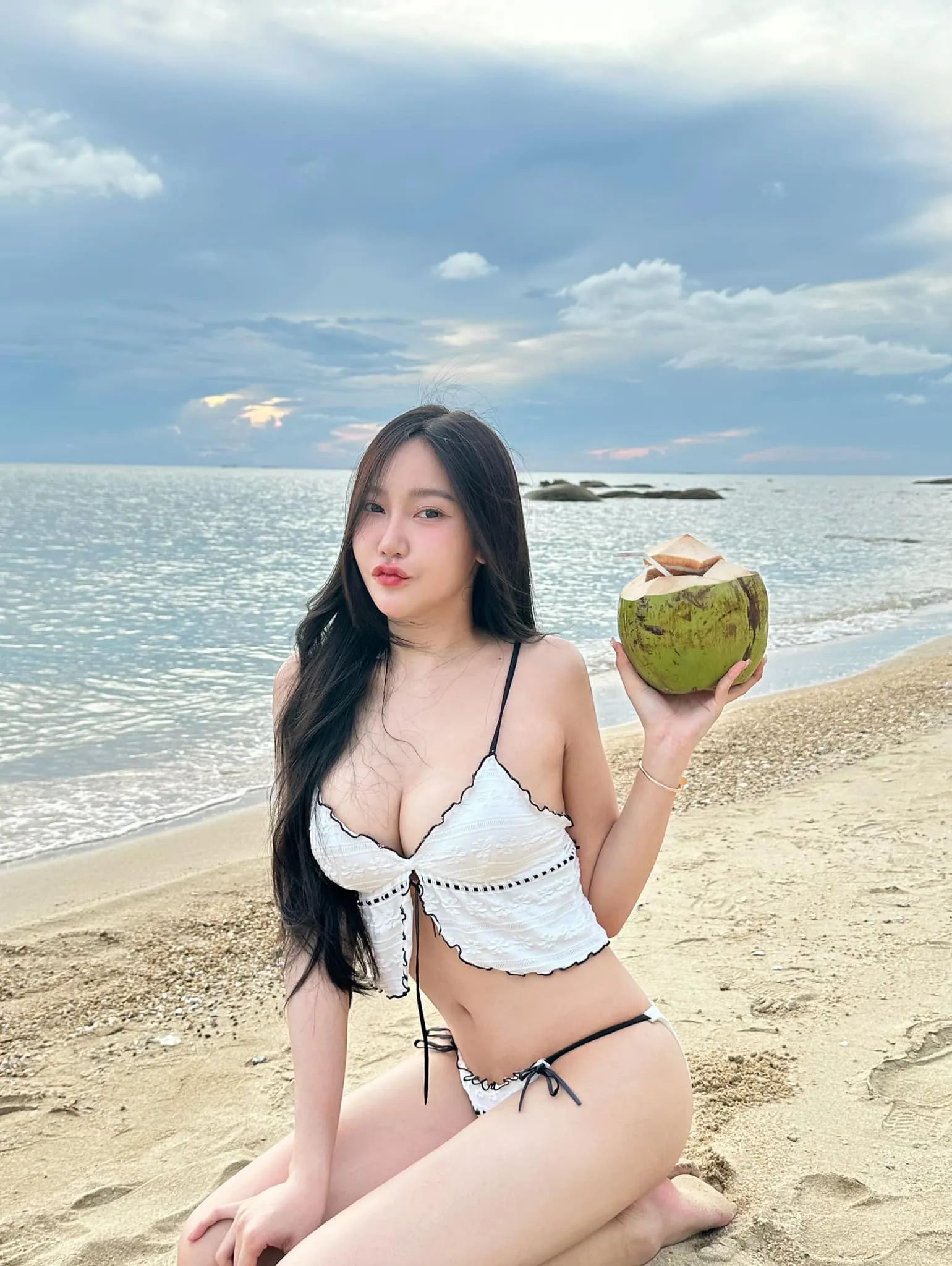 น้องวิววี่ ณัฐปภัสร์ เน็ตไอดอลสาวสุดแซ่บ ผลงานสุดปัง 18+ มาแรง 18