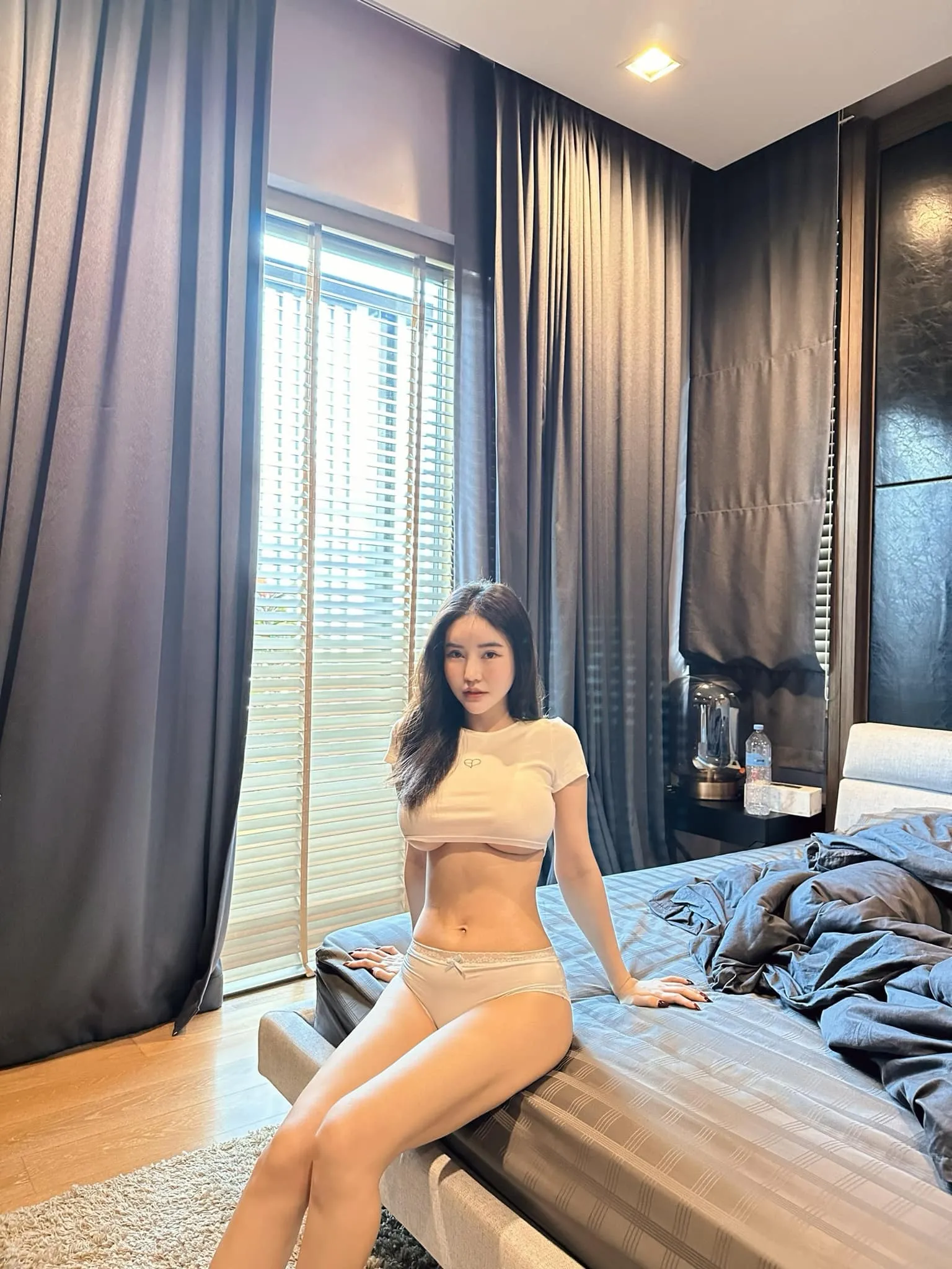 ครูบลู จิรารัตน์ เน็ตไอดอล นางแบบสาวสวย ผลงานแซ่บ ดาวOnlyfans 3