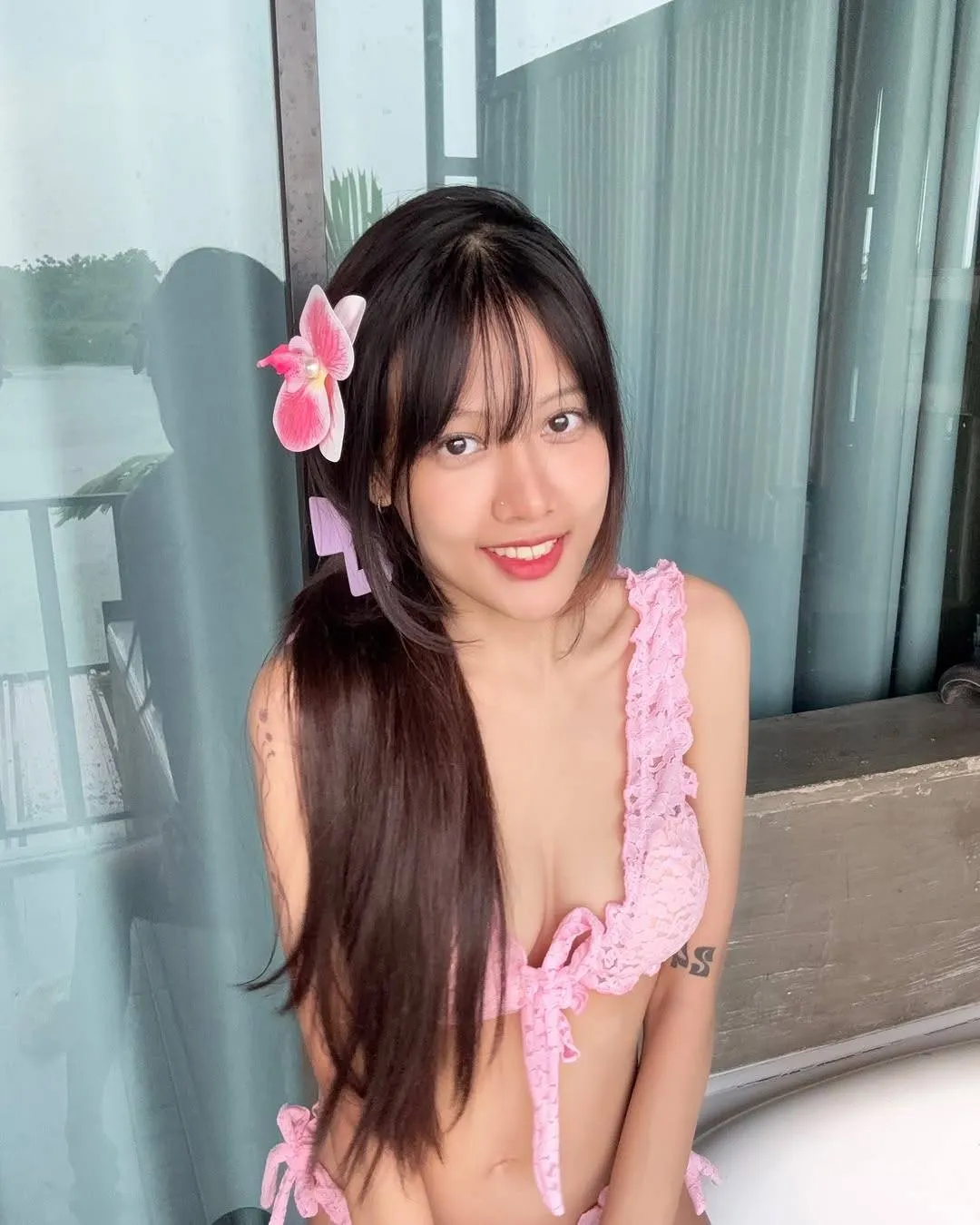 Valniez สาวสุดฮอต ผลงานเซ็กซี่ คอนเทนต์เร่าร้อน ดาวvk ตัวแม่ 5